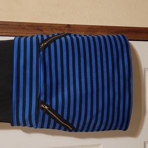 Small skirt with zipper embellishments